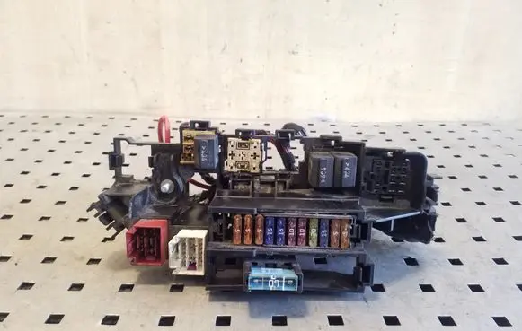 Audi A4 S4 B8 8K Fuse module 8K2937503