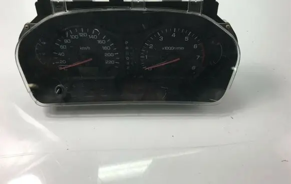 Mitsubishi Space Wagon Speedometer (instrument cluster) MR489731 S1320