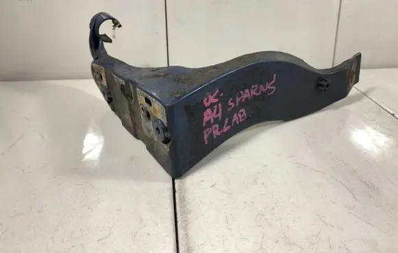 Audi A4 S4 B6 8E 8H Front bumper mounting bracket 8E0821138B