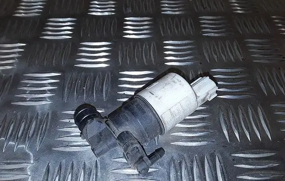 Volvo S60 Windscreen/windshield washer pump AV6117K624AA