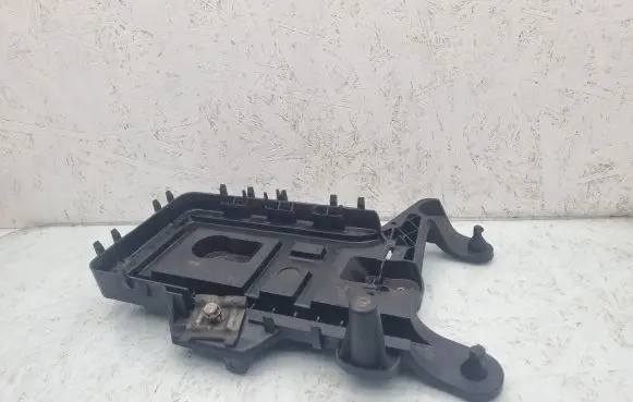 Volkswagen PASSAT B6 Battery tray 1K0915333C