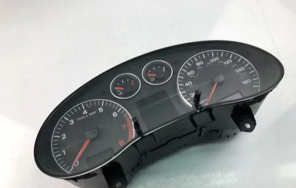 Audi A3 S3 8P Speedometer (instrument cluster) 8P0920981E