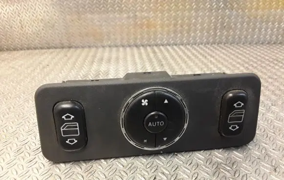 Mercedes-Benz ML W163 Electric window control switch 1638200326