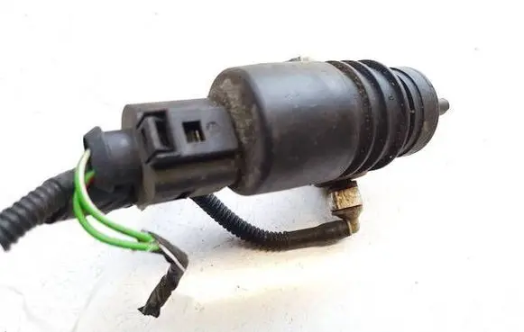 Volkswagen Touran I Windscreen/windshield washer pump 1t0955651a