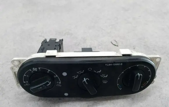 Ford Maverick Climate control/heater control trim YL8H19980B