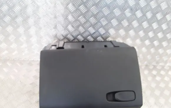 Volvo V40 Glove box 8632803