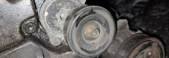 Nissan Primera Generator/alternator belt tensioner 