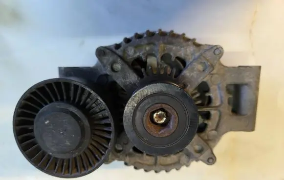 BMW 1 E81 E87 Generator/alternator 7550468 4V110A 042106020