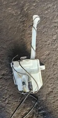 Mitsubishi Outlander Windshield washer fluid reservoir/tank brak