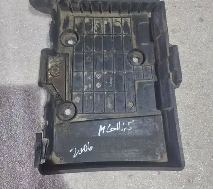 Renault Megane II Battery tray 8200166032