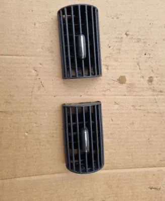 Mercedes-Benz C W203 Dash center air vent grill
