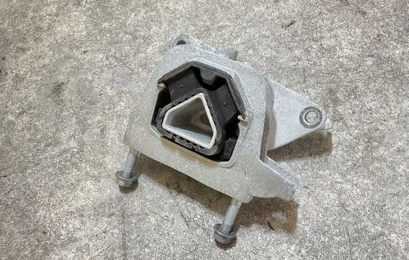 Citroen C4 III e-C4 Gearbox mount 9828533880