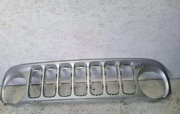 Jeep Cherokee Front bumper upper radiator grill 735587825