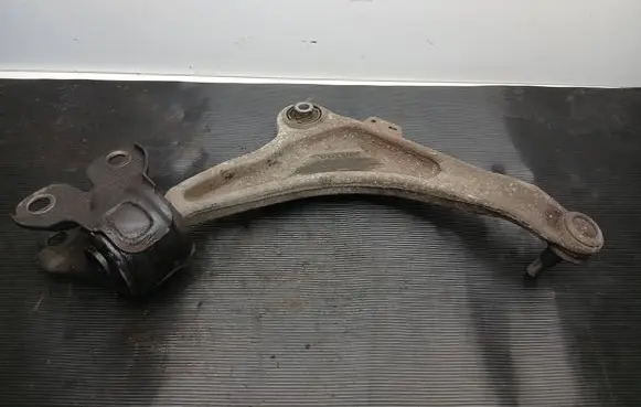 Volvo V60 Front lower control arm/wishbone 