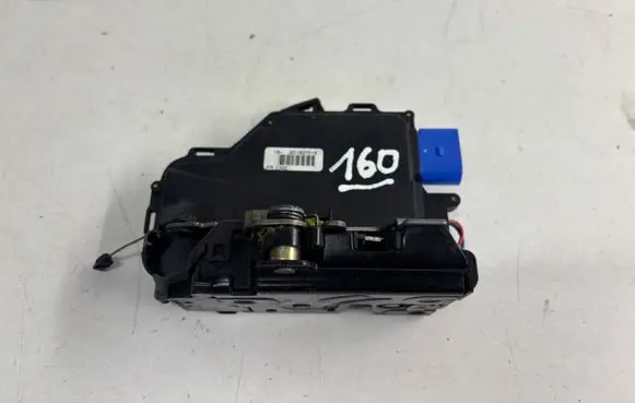 Volkswagen Golf V Front door lock 3D1837016