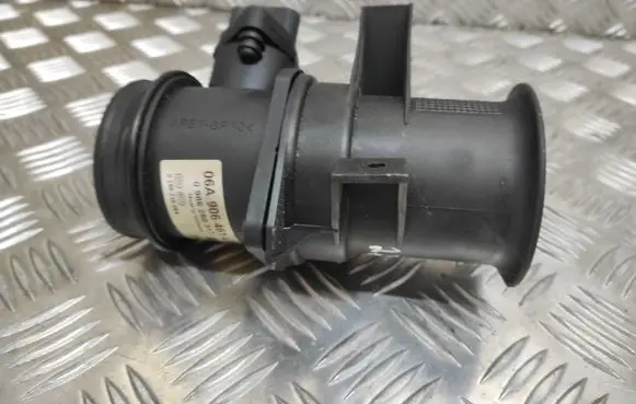 Audi A4 S4 B5 8D Mass air flow meter 0280218063 06A906461L 0986280317
