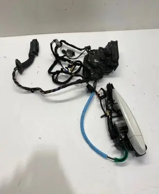 BMW X1 F48 F49 Front door lock 7281937 A046465 18283810