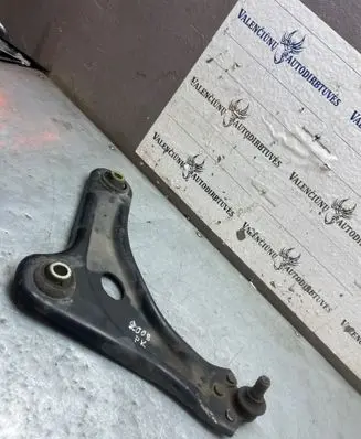 Peugeot 2008 I Front lower control arm/wishbone 9676716980