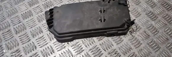 Mercedes-Benz C W204 Fuse box cover 2045400082