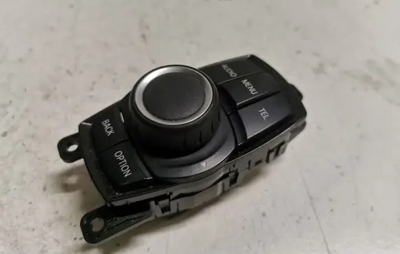 Head unit multimedia control