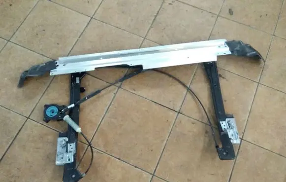 Mini One - Cooper Coupe R56 Front door electric window regulator 8820012