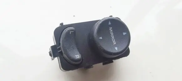 Volkswagen Golf IV Wing mirror switch 4685317 39754d