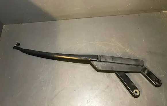 Volkswagen Touareg I Front wiper blade arm 7L0955408C