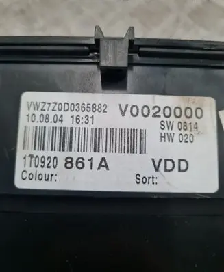 Volkswagen Touran I Speedometer (instrument cluster) 1T0920861A