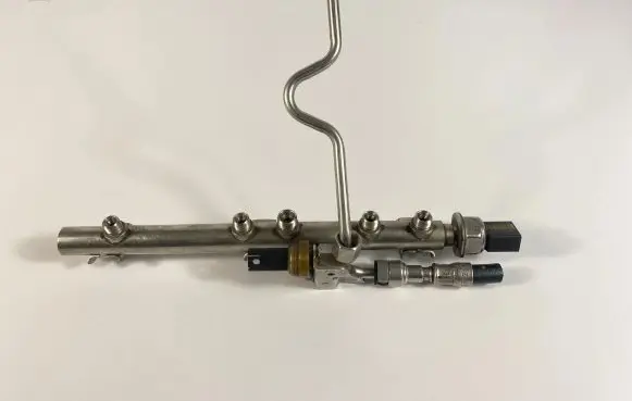 BMW 3 E90 E91 Fuel main line pipe 7562474 7537319