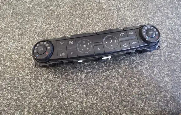 Mercedes-Benz E W211 Climate control unit 2118300090