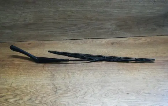 Mercedes-Benz C W203 Front wiper blade arm A2038200544