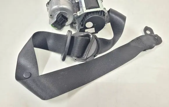 Mercedes-Benz ML W164 Front seatbelt A2518608985
