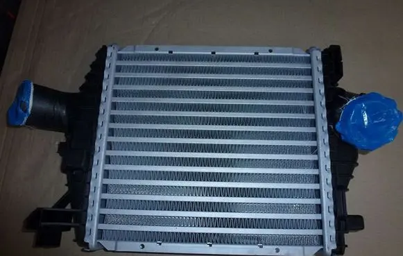 Mercedes-Benz V Class W447 Intercooler radiator A6385012301