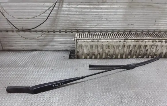 Volkswagen PASSAT B6 Windshield/front glass wiper blade 3C1955410B