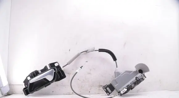 Opel Mokka B Front door lock 16944085 98201553