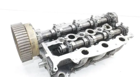 Land Rover Discovery 4 - LR4 Engine head PH9X2Q 6090DA