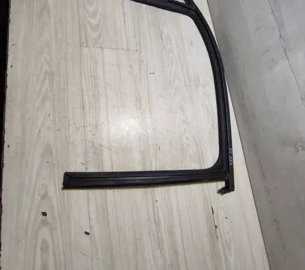Fiat 500X Rear door glass trim molding 10011872