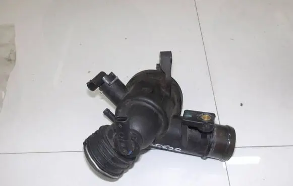 Mercedes-Benz E W212 Thermostat/thermostat housing A6512000615