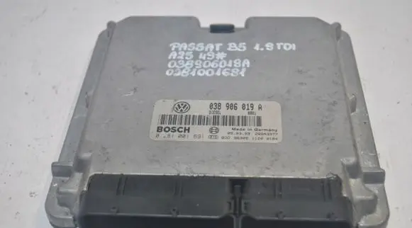 Audi A4 S4 B5 8D Engine control unit/module 038906019A