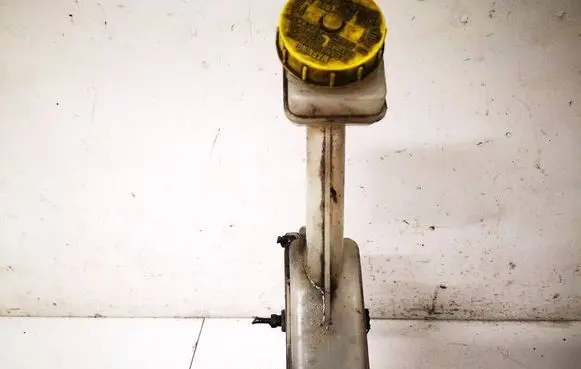 Brake fluid reservoir