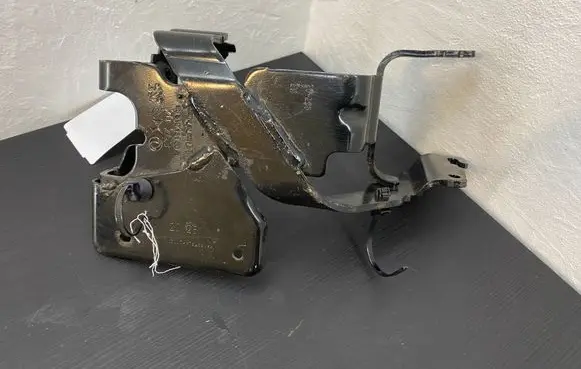 Peugeot 2008 II ABS pump bracket 9831013180