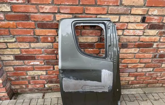 Mitsubishi L200 Rear door
