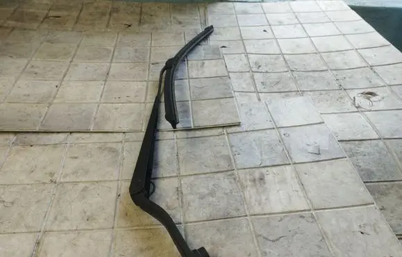 KIA Sorento Windshield/front glass wiper blade J9645