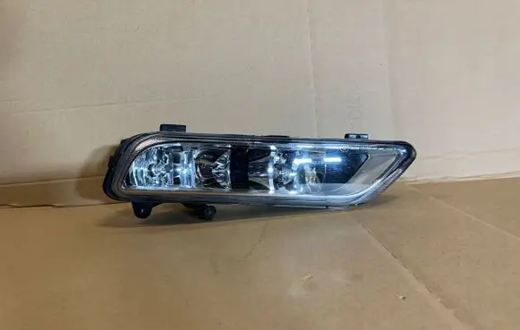 Volkswagen PASSAT B7 Front fog light