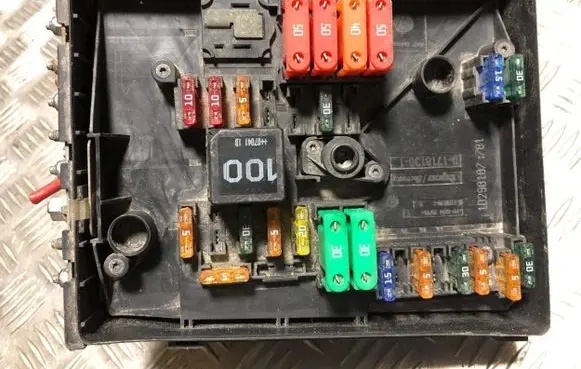 Skoda Octavia Mk2 (1Z) Fuse box set 017181281 017181301