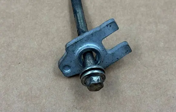 Nissan Qashqai Fuel Injector clamp holder 6457