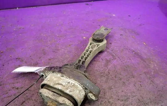 Volkswagen Golf IV Engine mount vacuum valve 