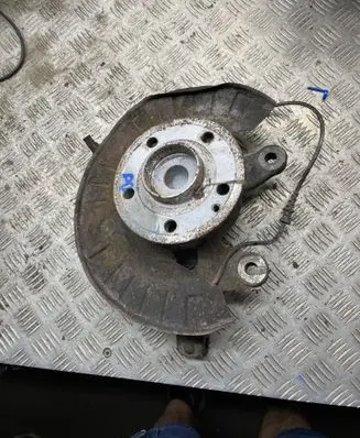 Mercedes-Benz Vito Viano W639 Front wheel hub spindle knuckle