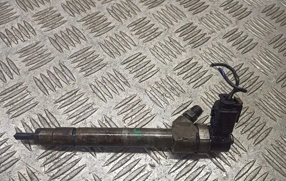 Mercedes-Benz 200 300 W123 Fuel injectors set A6110700987