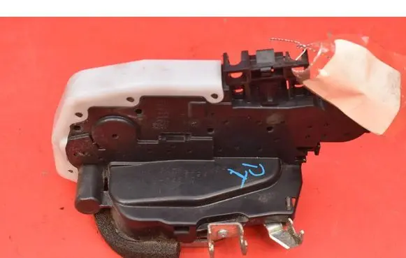 Nissan X-Trail T32 Rear door lock A3NS0XJ